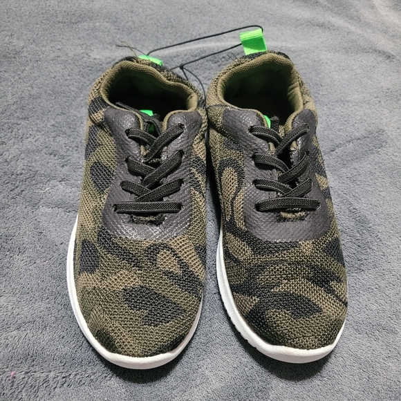 camo tennis shoes